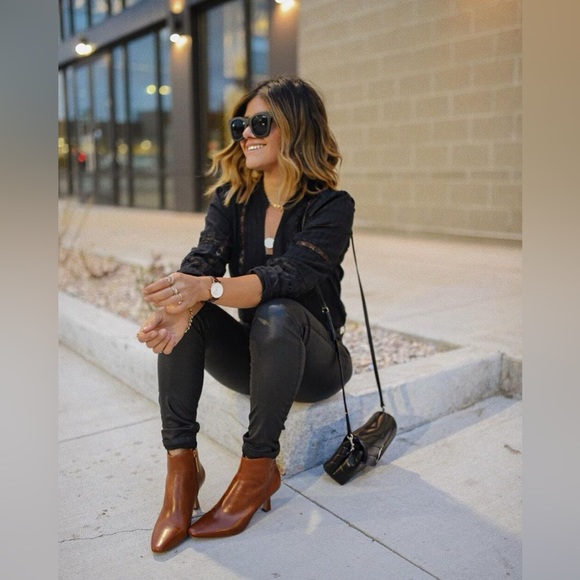 Louise et Cie booties - Picture 3 of 17